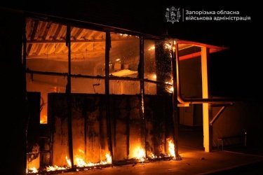 Фото 3 — Росіяни вдарили по "Епіцентру" в Запоріжжі (ФОТО)