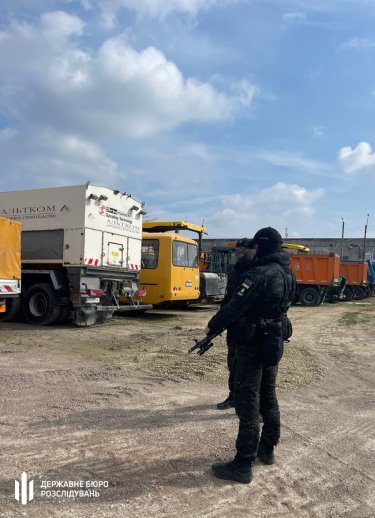 Фото 4 — ДБР обшукує житло та підприємства родичів Медведчука та Козака у Львівській області (ФОТО)