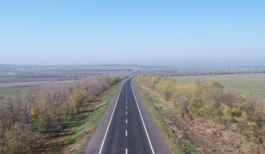 Фото 2 — Советник премьера Юрий Голик показал, как отремонтировали трассу Запорожье-Мариуполь