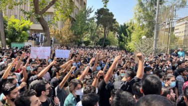 Фото 2 — Протесты в Иране: количество погибших уже превысило 40 человек