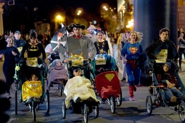 Фото 2 — Ніч, біг, фан під драйвові DJ-сети: у Києві відбувся нічний забіг Uklon Night Run