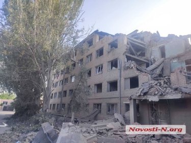 Фото 4 — В Николаеве российским обстрелом разрушено общежитие (ФОТО, ВИДЕО)