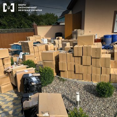 Фото 5 — Под Киевом нашли подпольный цех по производству алкоголя: вывезли 12 тонн фальсификата (ФОТО)