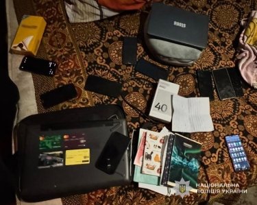 Фото 3 — На Львівщині викрили зловмисників, які ошукали клієнтів ПриватБанку: деталі справи