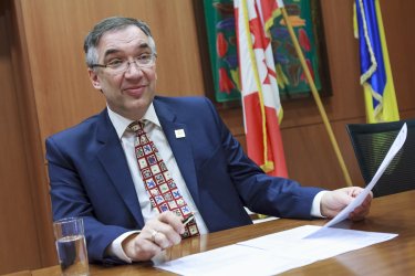 Фото 2 — Канадська сторона не хоче обіцяти Україні якісь захмарні результати — посол Роман Ващук