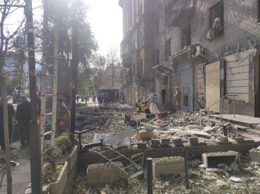 Фото 16 — Число погибших в результате ударов РФ по жилым домам Запорожья 6 октября выросло до 14