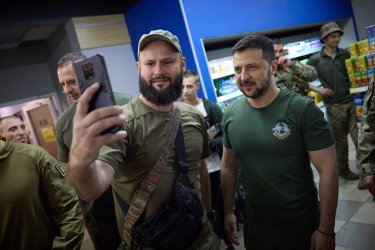 Фото 26 — Зеленський на Донеччині відвідав підрозділ ІПСО (ФОТО)