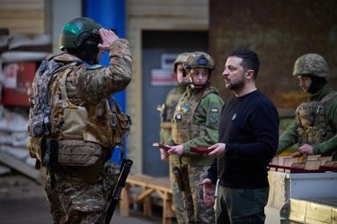 Фото 7 — Зеленський приїхав на передову у Донецьку область та нагородив захисників (ФОТО, ВІДЕО)