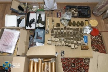 Фото 2 — Под Киевом хранили взрывчатку и оружие для возможной продажи криминалитету: пойманы двое
