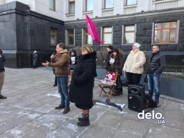 Фото 2 — На Банковой малый бизнес распродает свою продукцию из-за "драконовских" законов (ФОТО)