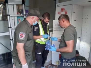 Фото 3 — В киевском торговом центре произошел взрыв в почтомате (ФОТО)