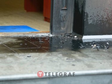 Фото 2 — В Киеве подожгли офис омбудсмена Денисовой (ФОТО, ВИДЕО)