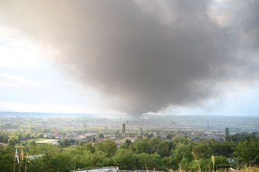 Фото 2 — РФ атаковала американский завод по производству электроники в Мукачево, 15 раненых