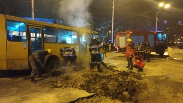 Фото 2 — В Киеве из-за прорыва теплосети в ТРЦ "Ocean Plaza" пострадали 10 человек (ФОТО)