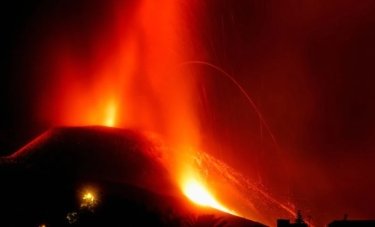 Фото 2 — На Канарах из-за вулкана закрыли аэропорт (ФОТО, ВИДЕО)