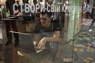 Фото 13 — КСО: Олимпийки Puma с украинскими принтами помогут Центру крови