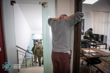 Фото 8 — Украли почти 100 млн грн со счетов жителей Мариуполя: СБУ разоблачила группу мошенников (ФОТО, ВИДЕО)
