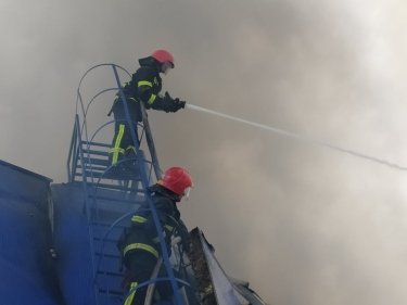 Фото 9 — В Первомайске ликвидировали масштабный пожар в "Эпицентре" (ФОТО, ВИДЕО)