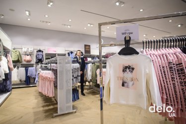 Фото 70 — Первый пошел: как флагманский магазин H&M в Lavina Mall открывали — фото