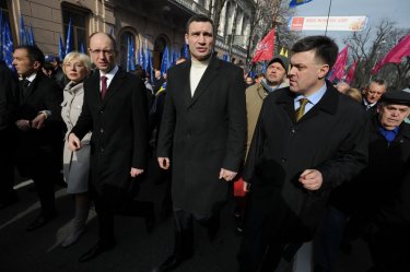 Фото 6 — Политические итоги дня: Митинги и оппозиция не помогли Киеву с выборами