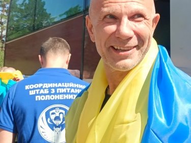 Фото 8 — Відбувся новий обмін: в Україну з полону повернулися 84 військових і цивільних (ФОТО)