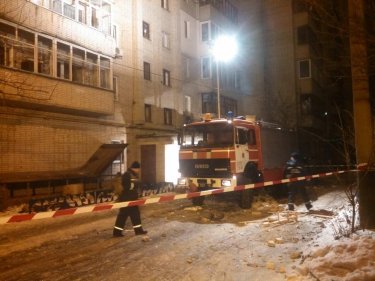 Фото 4 — Спасатели эвакуировали более 100 человек из-за взрыва в жилом доме