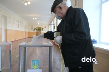 Фото 17 — День выборов: как Украина голосует во время пандемии (ФОТОРЕПОРТАЖ)