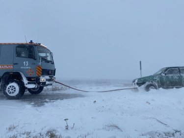 Фото 6 — Непогода в Украине: перекрыты некоторые автодороги, в 17 областях обесточены населенные пункты (обновляется)
