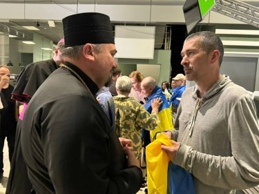 Фото 2 — Украина вернула из плена десятерых гражданских