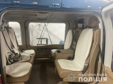 Фото 3 — Вертолет и самолет Медведчука передали для нужд ВСУ