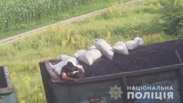 Фото 2 — Полиция накрыла банду из 40 человек, грабившую поезда с углем и селитрой (ФОТО, ВИДЕО)