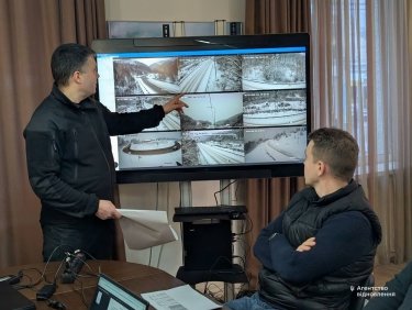 Фото 4 — У Рівненській та Житомирській областях обмежено рух вантажного транспорту через хуртовину