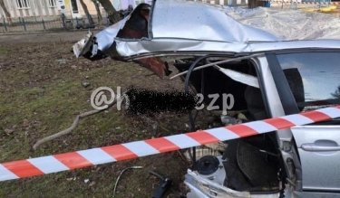 Фото 6 — В Запорожье BMW разорвало пополам, есть погибший (ФОТО, ВИДЕО)