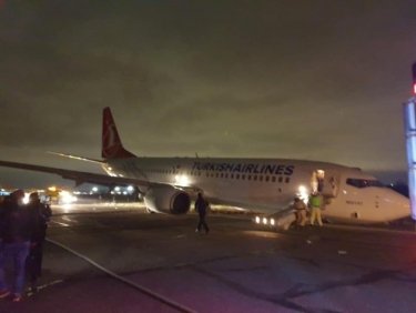 Фото 2 — В Одессе совершил жесткую посадку самолет Turkish Airlines (ФОТО, ВИДЕО)