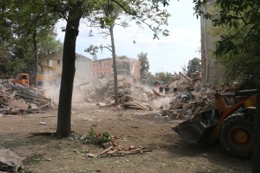 Фото 2 — Число погибших из-за ударов по двум общежитиям в Харькове выросло до 24