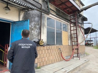 Фото 4 — На спиртзаводе в Харьковской области прошли обыски: нашли "левый" спирт на 4,5 млн грн