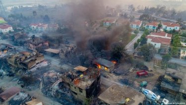 Фото 4 — На юге Турции продолжают бушевать лесные пожары (ФОТО, ВИДЕО)