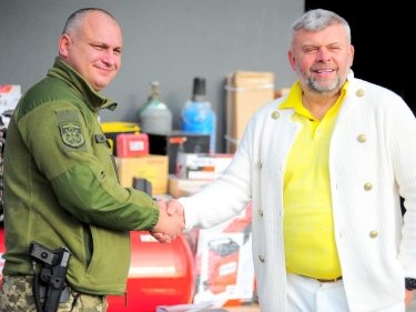 Фото 4 — Григорий Козловский передал генераторы и инструменты для артиллеристов 45-й бригады