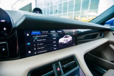 Фото 8 — Всего 100 авто в Украине. Porsche Taycan — электрический "жеребец" со спортивным нравом