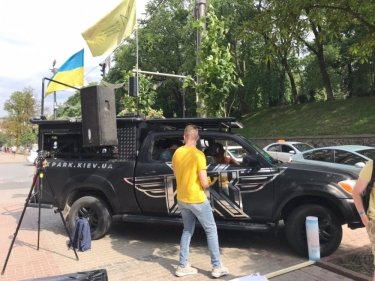 Фото 4 — "СтопШкарлет!": у здания Кабмина протестуют против нового главы Минобразования (ФОТО)