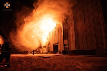 Фото 2 — В Тернополе сгорел завод по производству пенопласта (ФОТО, ВИДЕО)