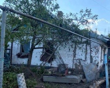 Фото 6 — В Никополе из-за обстрела погиб пожилой мужчина (ФОТО)