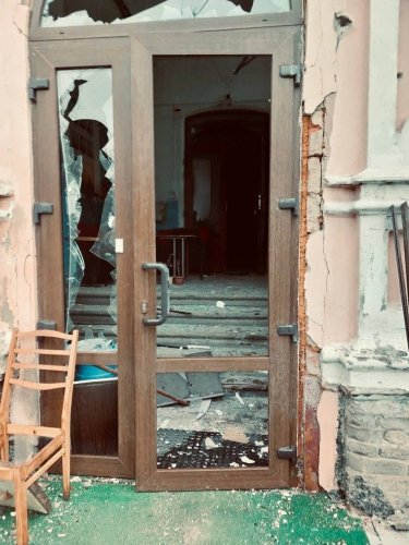 Фото 4 — В Орехове из-за массированного вражеского обстрела повреждены десятки домов, есть погибшая (ФОТО)
