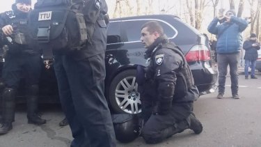 Фото 13 — Столкновения под Радой: противники рынка земли устроили потасовку с полицией (ФОТО, ВИДЕО)