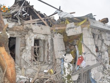 Фото 6 — В Николаеве из-за вражеского обстрела частного сектора разрушен дом (ФОТО)