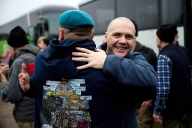 Фото 3 — Україна та Росія почали обмін полоненими "1000 на 1000": додому повернулися 205 військових