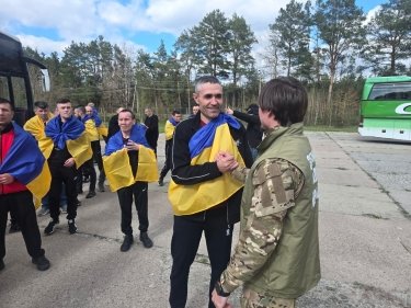 Фото 3 — Из плена РФ возвращаются 193 украинца – состоялся очередной обмен