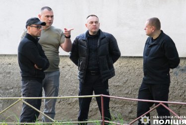 Фото 9 — У Чернігові через вибух обвалилося відділення банку "Південний" (ФОТО)