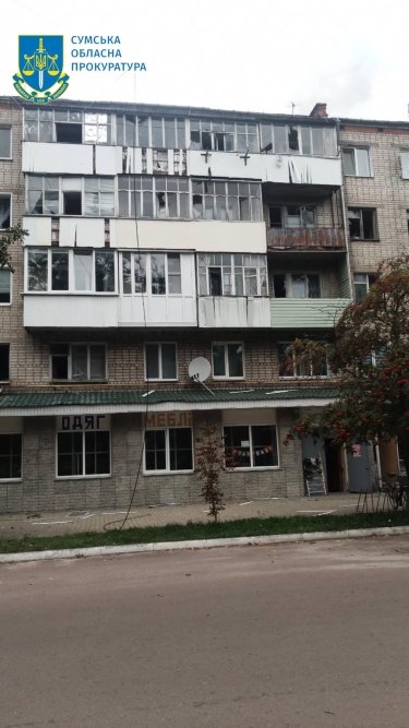 Фото 5 — Россия обстреляла приграничный город в Сумской области: четверо раненых, повреждены десятки объектов (ФОТО)