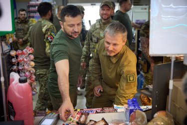 Фото 12 — Зеленський на Донеччині відвідав підрозділ ІПСО (ФОТО)